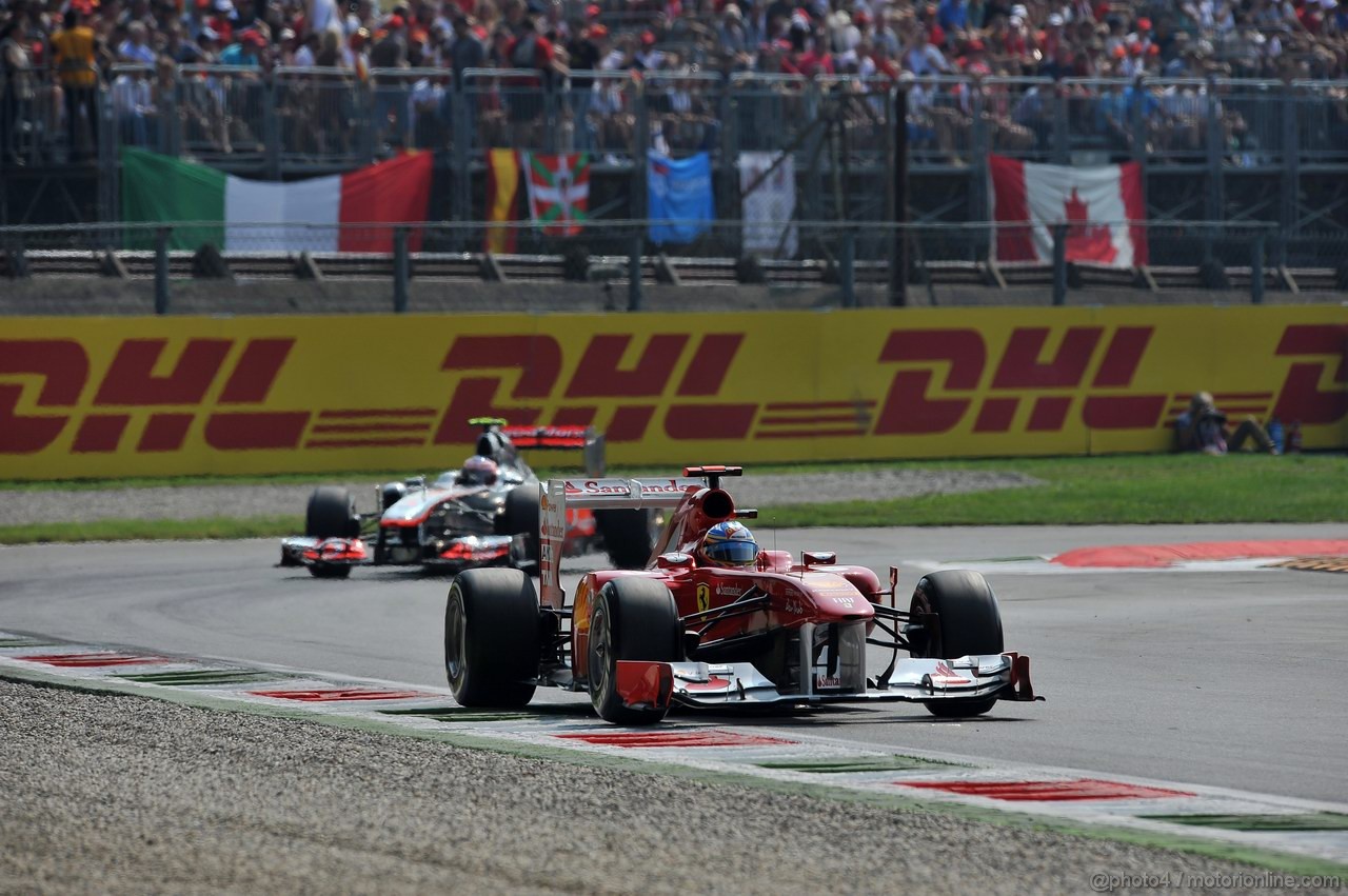 GP ITALIA, 10.09.2011- Qualifiche, Fernando Alonso (ESP), Ferrari, F-150 Italia e Jenson Button (GBR), McLaren Mercedes, MP4-26
