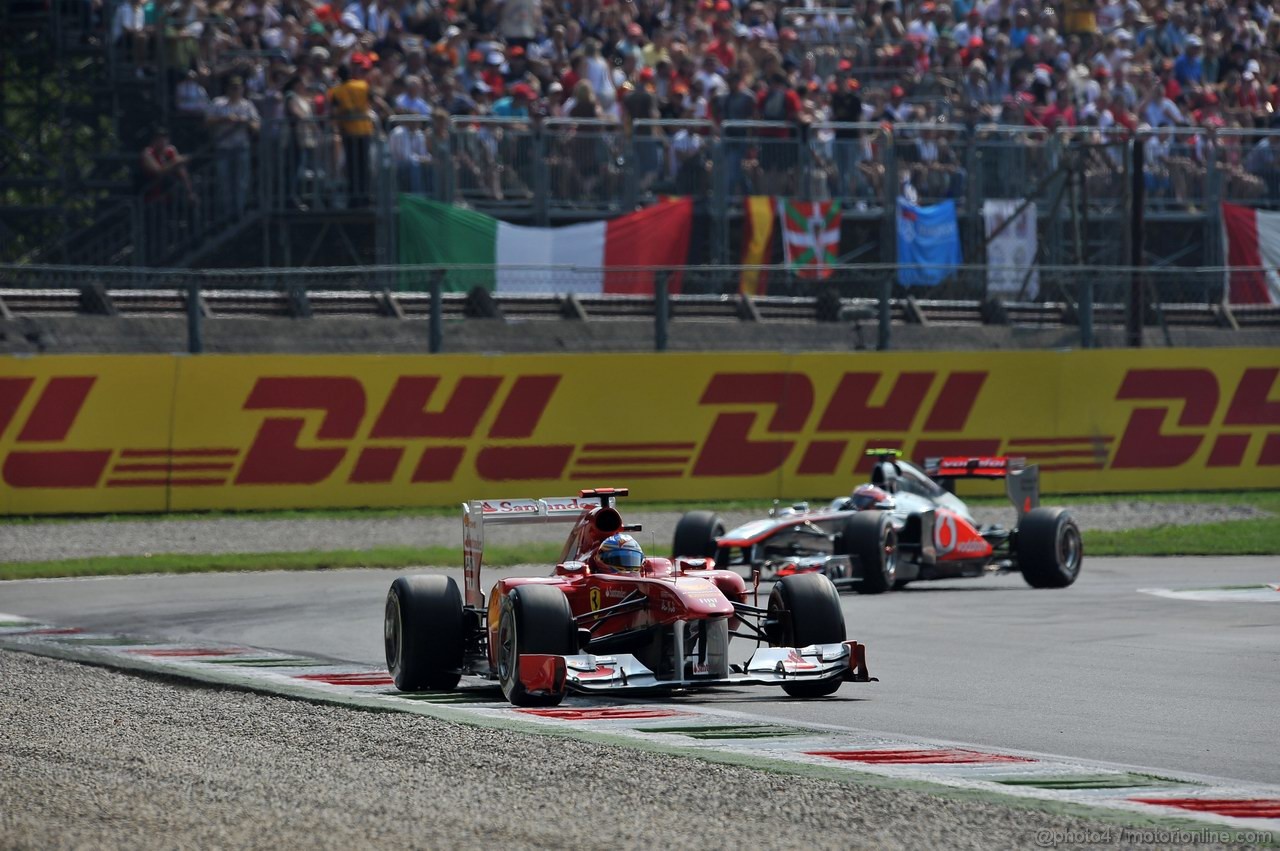 GP ITALIA, 10.09.2011- Qualifiche, Fernando Alonso (ESP), Ferrari, F-150 Italia e Jenson Button (GBR), McLaren Mercedes, MP4-26