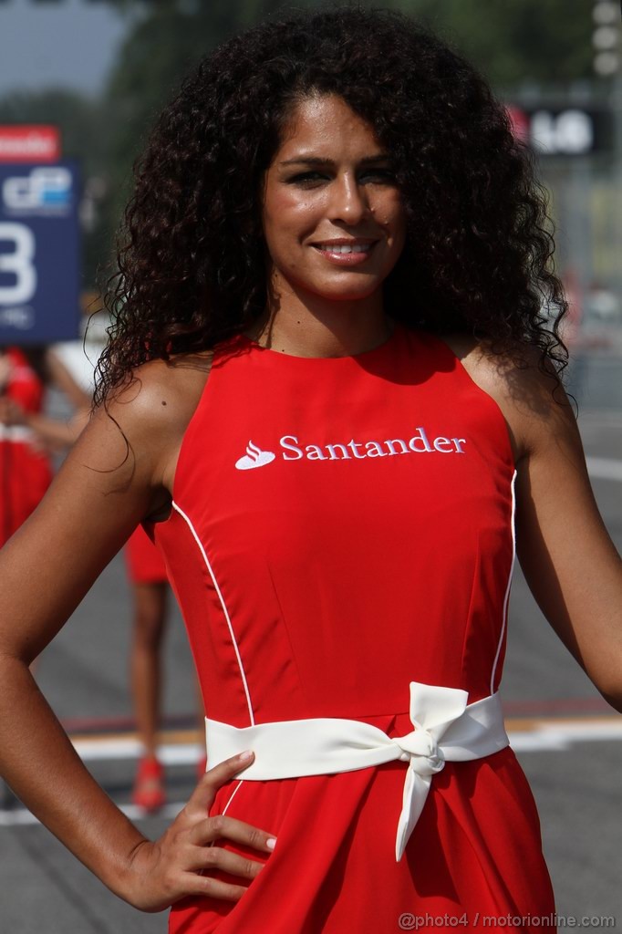 GP ITALIA, 10.09.2011- grid girl, pitbabes