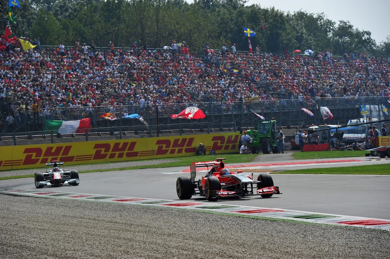 GP ITALIA, 10.09.2011- Qualifiche, Daniel Ricciardo (AUS), HRT Formula One Team e Timo Glock (GER), Marussia Virgin Racing VR-02 