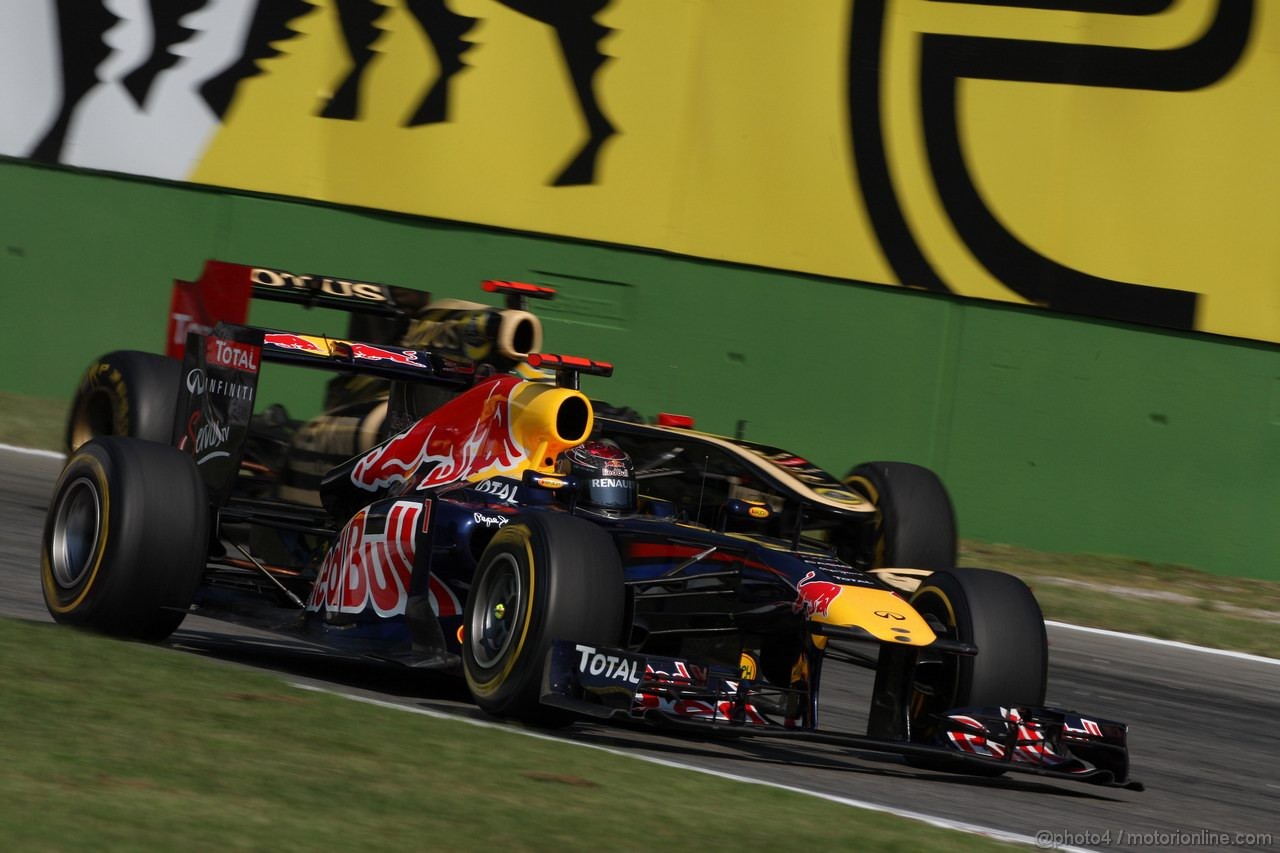 GP ITALIA, 09.09.2011- Prove Libere 2, Venerdi', Sebastian Vettel (GER), Red Bull Racing, RB7 e Bruno Senna (BRA), Lotus Renault GP R31 