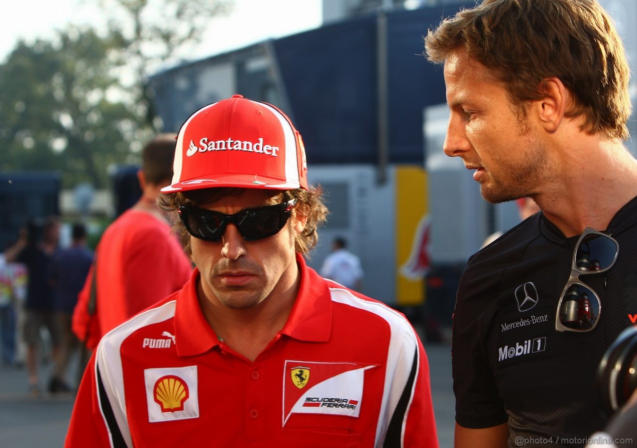 GP ITALIA, 09.09.2011- Fernando Alonso (ESP), Ferrari, F-150 Italia e Jenson Button (GBR), McLaren  Mercedes, MP4-26 