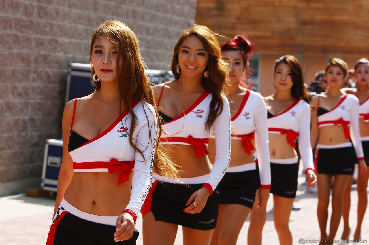 GP KOREA, 16.10.2011- grid girl, pitbabess 