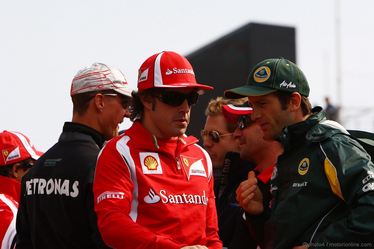 GP KOREA, 16.10.2011- Fernando Alonso (ESP), Ferrari, F-150 Italia e Jarno Trulli (ITA), Team Lotus, TL11 at drivers parade