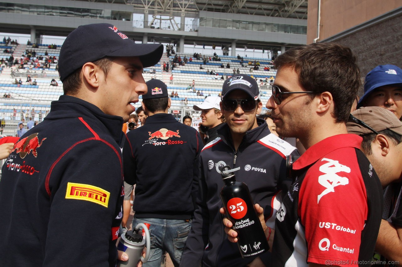GP KOREA, 16.10.2011- S�bastien Buemi (SUI), Scuderia Toro Rosso, STR6, Pastor Maldonado (VEN), Williams FW33 e Jerome D'Ambrosio (BEL), Marussia Virgin Racing VR-02 