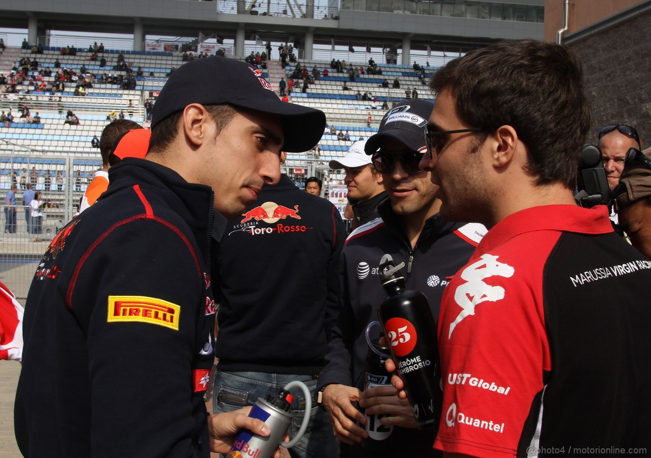 GP KOREA, 16.10.2011- S�bastien Buemi (SUI), Scuderia Toro Rosso, STR6, Pastor Maldonado (VEN), Williams FW33 e Jerome D'Ambrosio (BEL), Marussia Virgin Racing VR-02 
