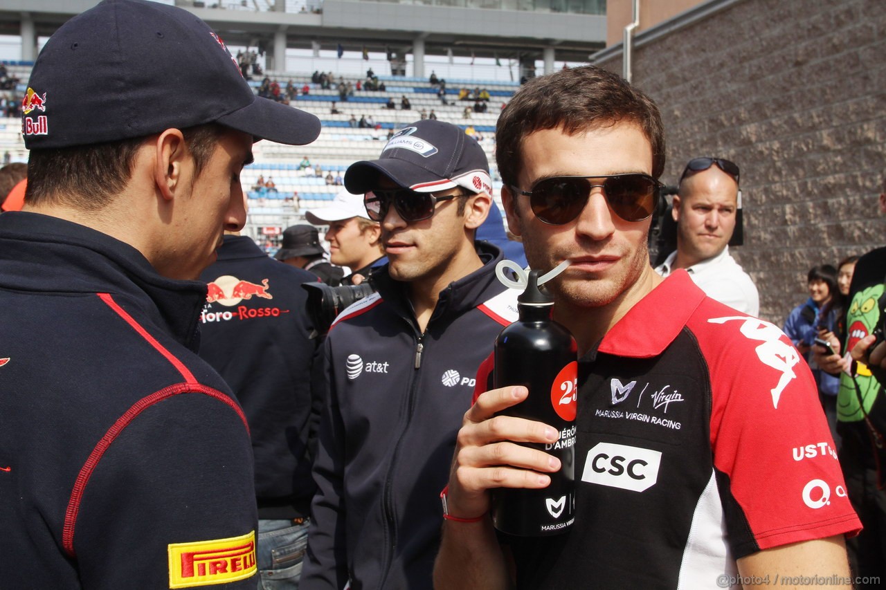 GP KOREA, 16.10.2011- Pastor Maldonado (VEN), Williams FW33 e Jerome D'Ambrosio (BEL), Marussia Virgin Racing VR-02 