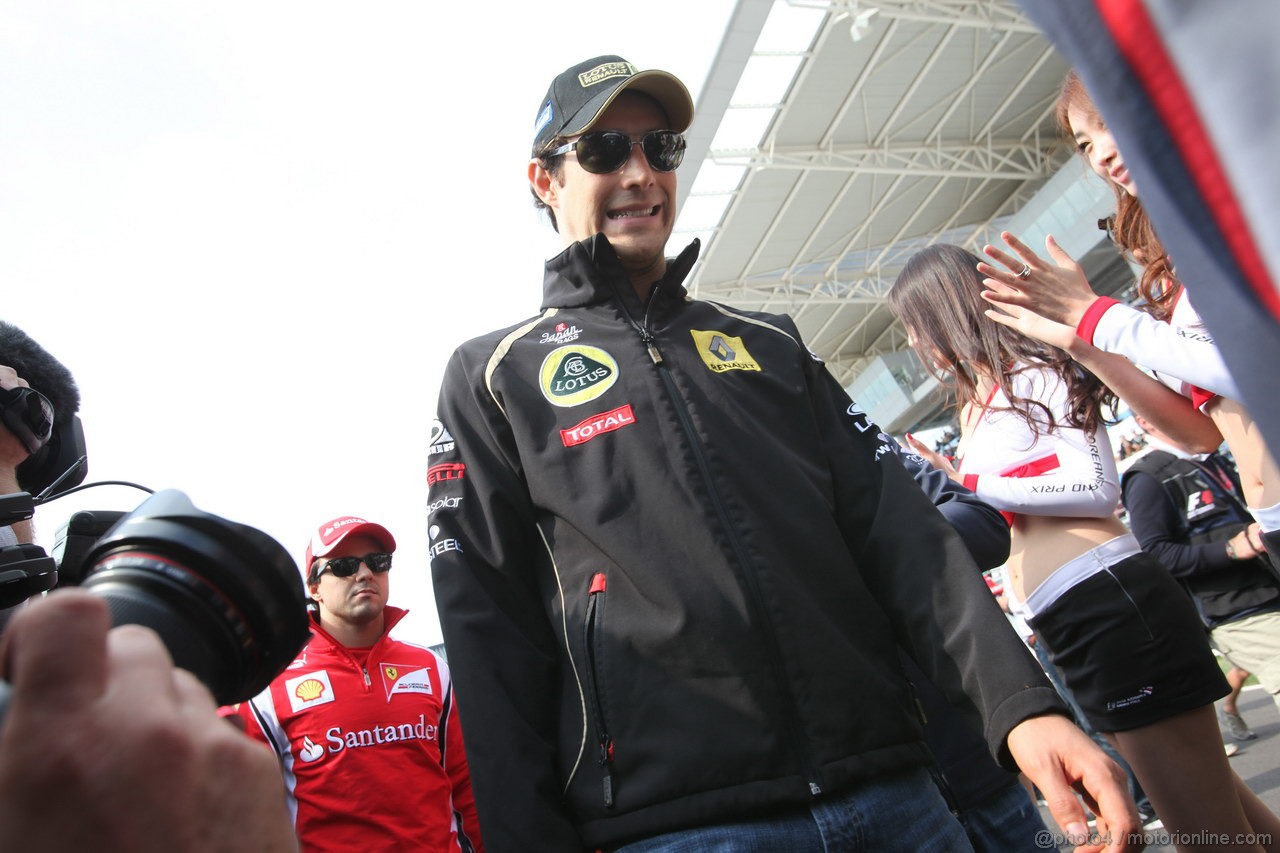 GP KOREA, 16.10.2011- Felipe Massa (BRA), Ferrari, F-150 Italia e Bruno Senna (BRA), Lotus Renault GP R31 