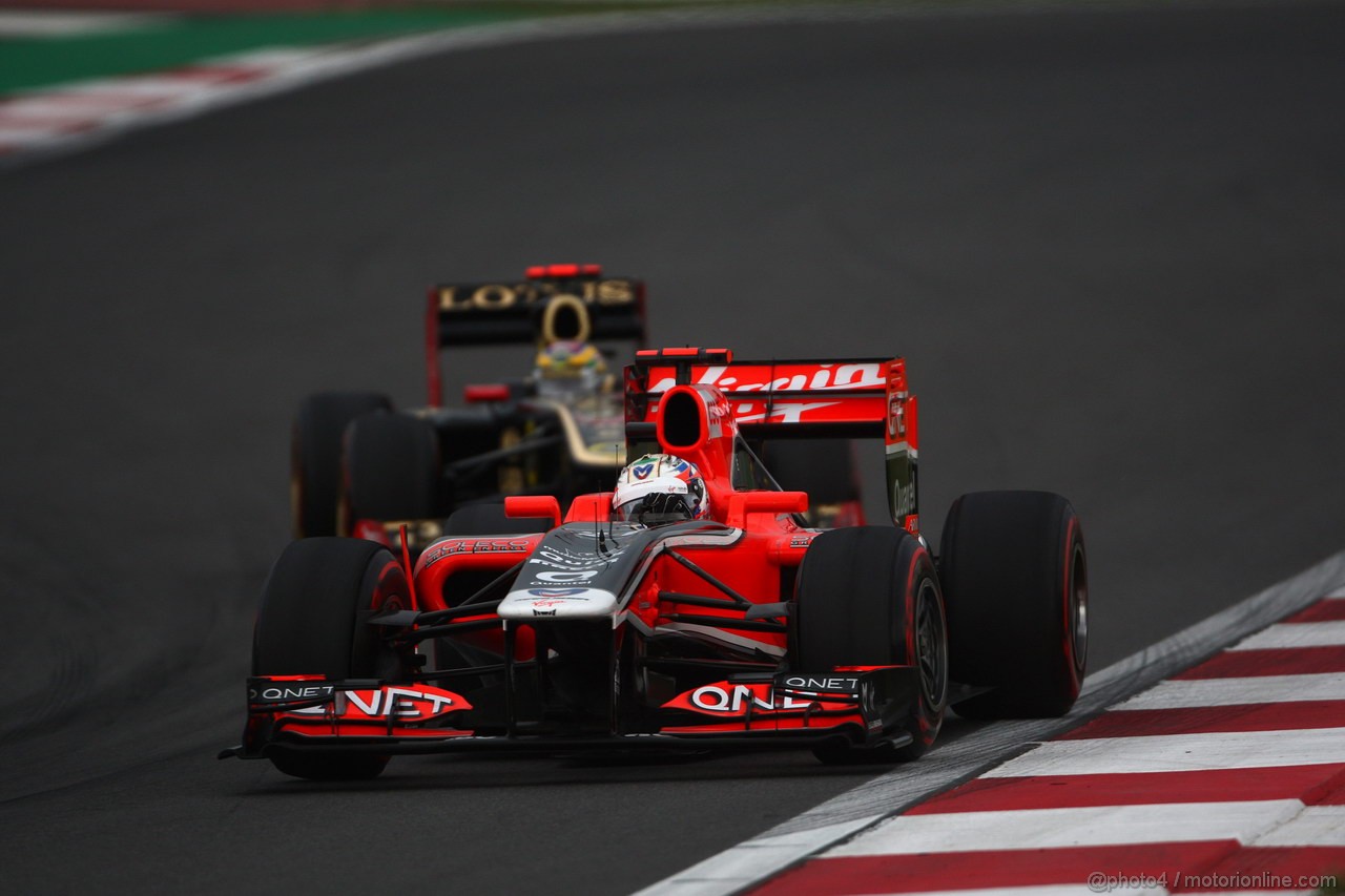 GP KOREA, 16.10.2011- Gara, Timo Glock (GER), Marussia Virgin Racing VR-02 davanti a Bruno Senna (BRA), Lotus Renault GP R31 