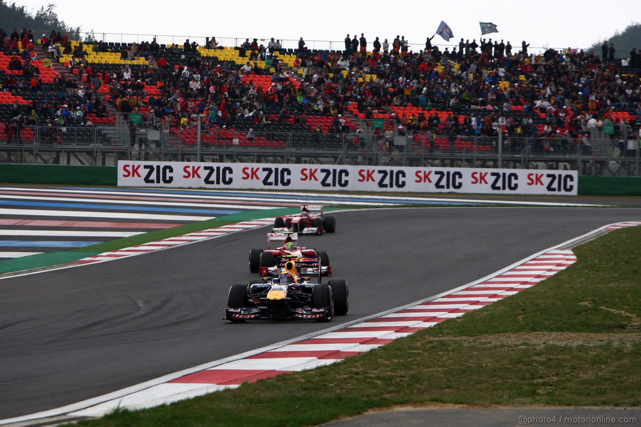 GP KOREA, 16.10.2011- Gara, Mark Webber (AUS), Red Bull Racing, RB7 davanti a Felipe Massa (BRA), Ferrari, F-150 Italia e Fernando Alonso (ESP), Ferrari, F-150 Italia 