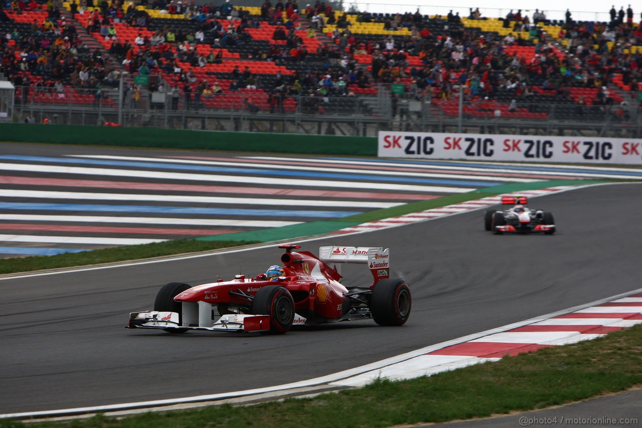 GP KOREA, 16.10.2011- Gara, Fernando Alonso (ESP), Ferrari, F-150 Italia davanti a Lewis Hamilton (GBR), McLaren  Mercedes, MP4-26 