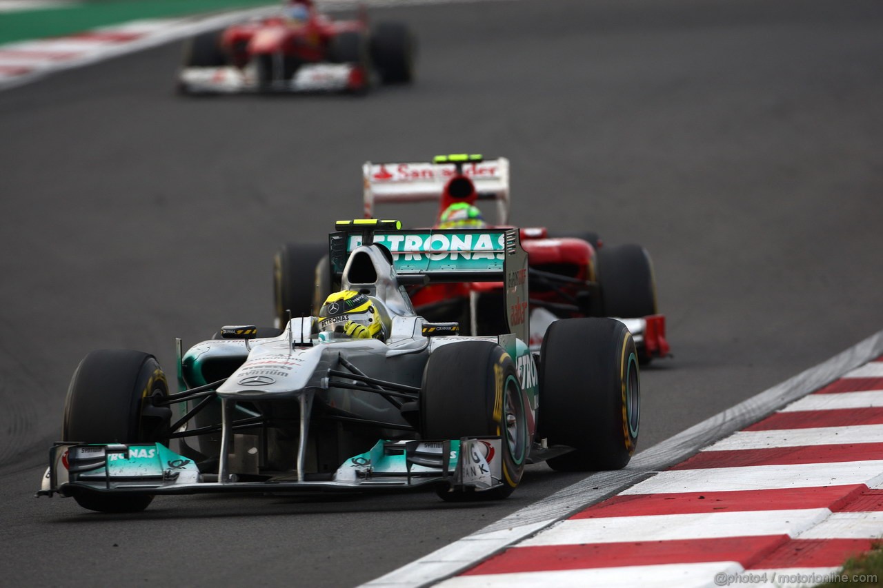 GP KOREA, 16.10.2011- Gara, Nico Rosberg (GER), Mercedes GP Petronas F1 Team, MGP W02 davanti a Felipe Massa (BRA), Ferrari, F-150 Italia 