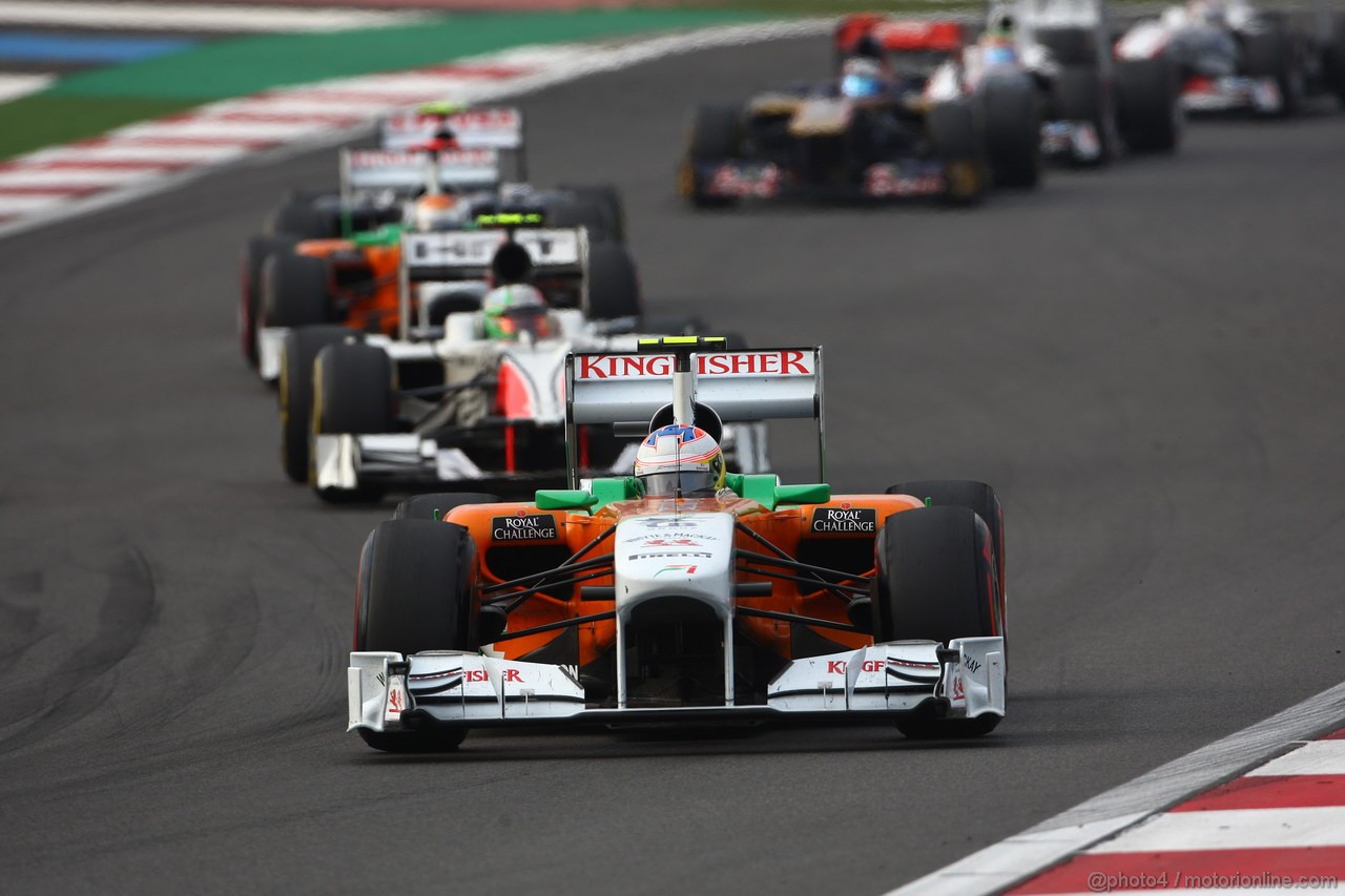 GP KOREA, 16.10.2011- Gara, Paul di Resta (GBR) Force India VJM04 davanti a Vitantonio Liuzzi (ITA), HRT Formula One Team 