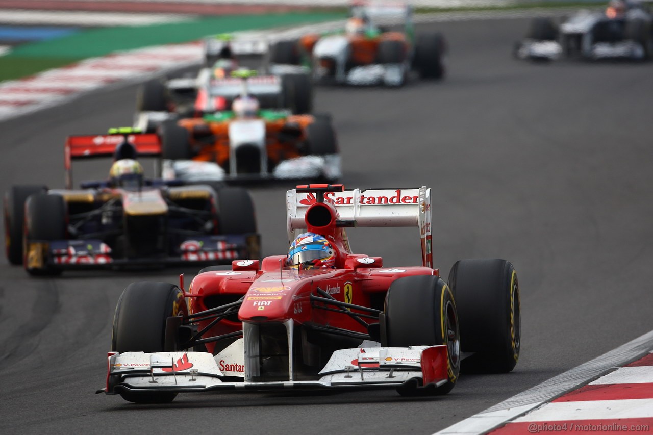 GP KOREA, 16.10.2011- Gara, Fernando Alonso (ESP), Ferrari, F-150 Italia davanti a Jaime Alguersuari (SPA), Scuderia Toro Rosso, STR6 