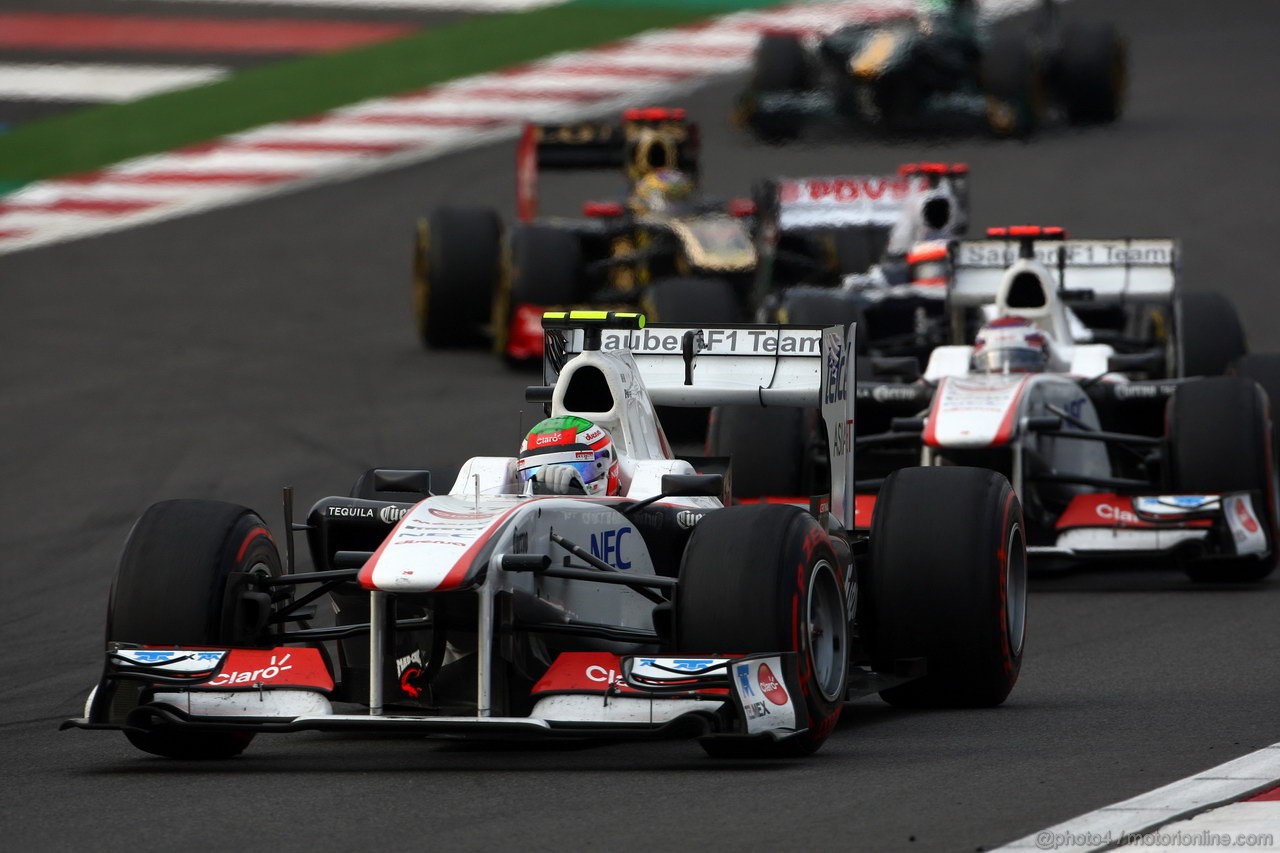 GP KOREA, 16.10.2011- Gara, Sergio P�rez (MEX), Sauber F1 Team C30 davanti a Kamui Kobayashi (JAP), Sauber F1 Team C30 