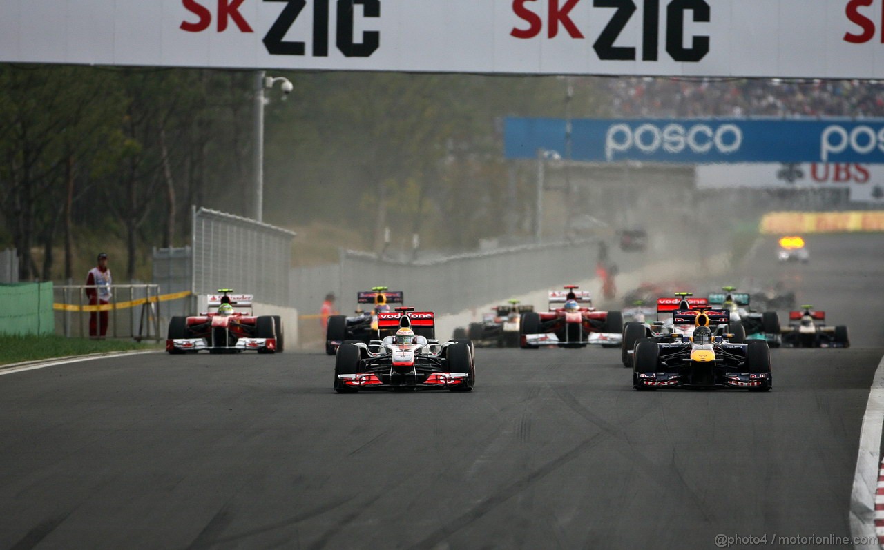 GP KOREA, 16.10.2011- Gara, Start of the race, Lewis Hamilton (GBR), McLaren  Mercedes, MP4-26 e Sebastian Vettel (GER), Red Bull Racing, RB7 