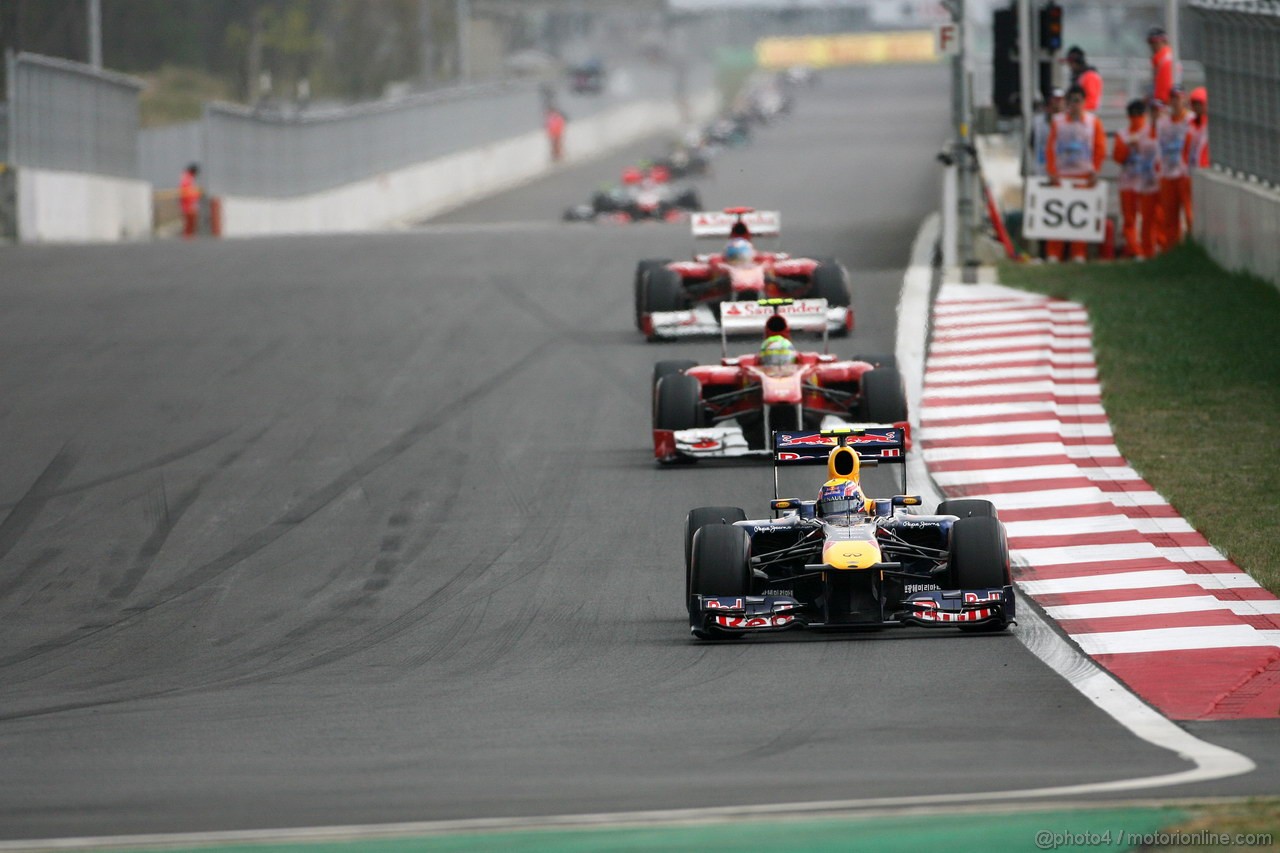 GP KOREA, 16.10.2011- Gara, Mark Webber (AUS), Red Bull Racing, RB7 davanti a Felipe Massa (BRA), Ferrari, F-150 Italia 