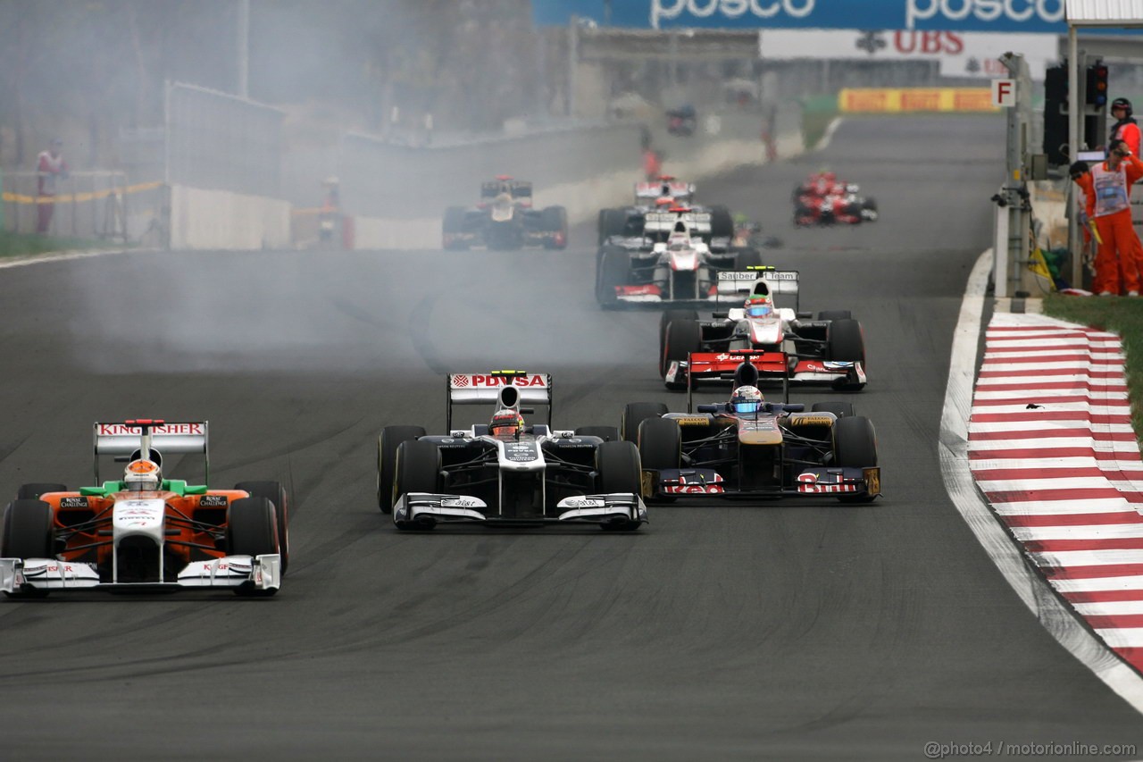 GP KOREA, 16.10.2011- Gara, Adrian Sutil (GER), Force India F1 Team, VJM04, Pastor Maldonado (VEN), Williams FW33 e S�bastien Buemi (SUI), Scuderia Toro Rosso, STR6 