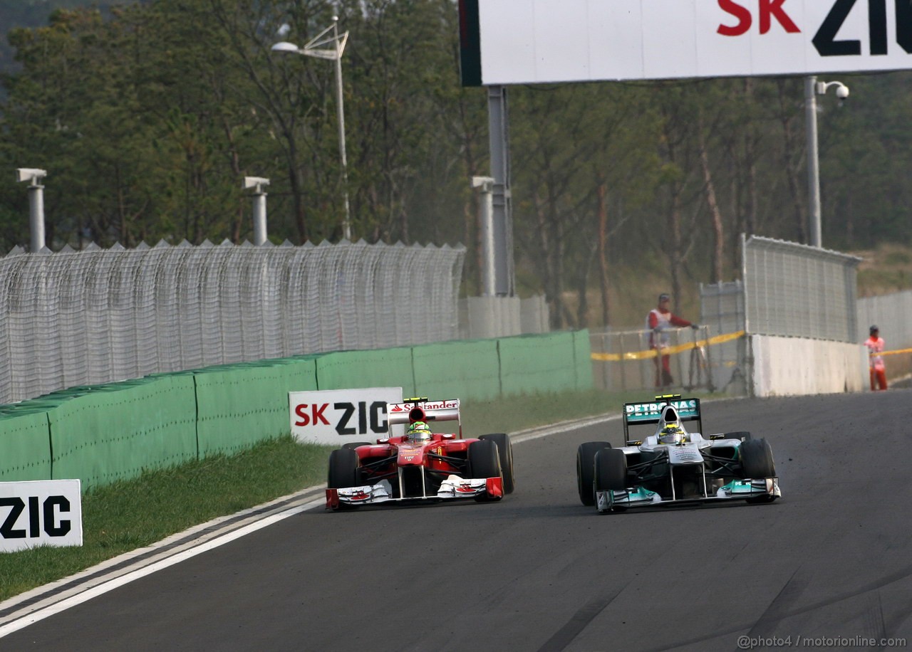 GP KOREA, 16.10.2011- Gara, Felipe Massa (BRA), Ferrari, F-150 Italia e Nico Rosberg (GER), Mercedes GP Petronas F1 Team, MGP W02 