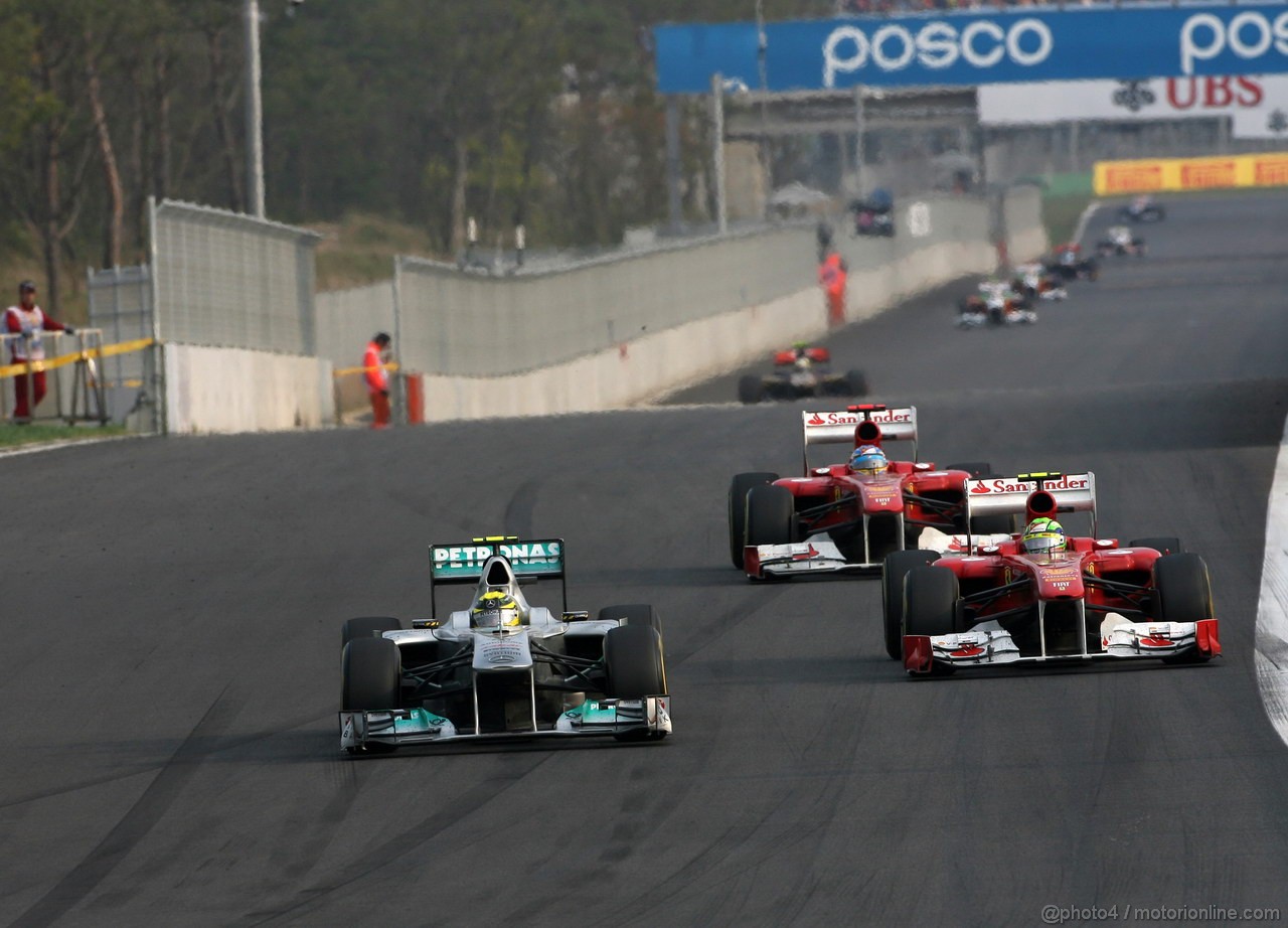 GP KOREA, 16.10.2011- Gara, Nico Rosberg (GER), Mercedes GP Petronas F1 Team, MGP W02 e Felipe Massa (BRA), Ferrari, F-150 Italia 