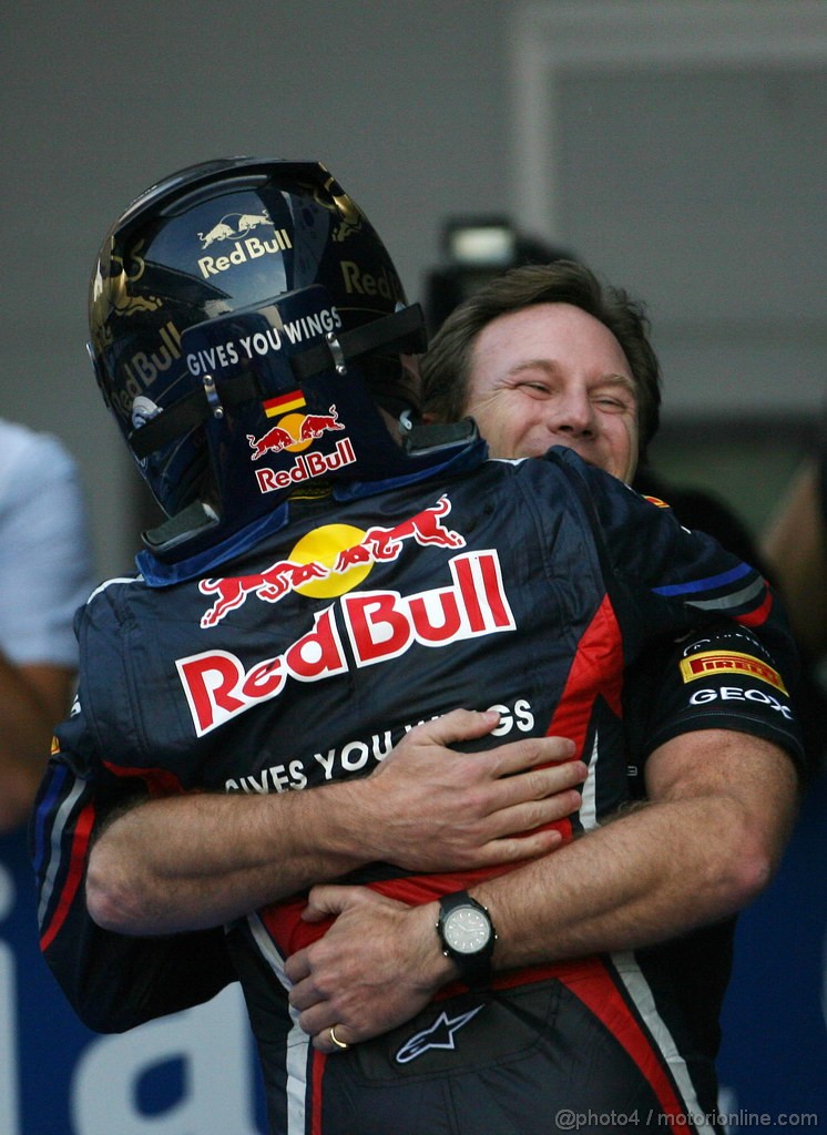 GP KOREA, 16.10.2011- Gara, Sebastian Vettel (GER), Red Bull Racing, RB7 vincitore e Christian Horner (GBR), Red Bull Racing, Sporting Director 