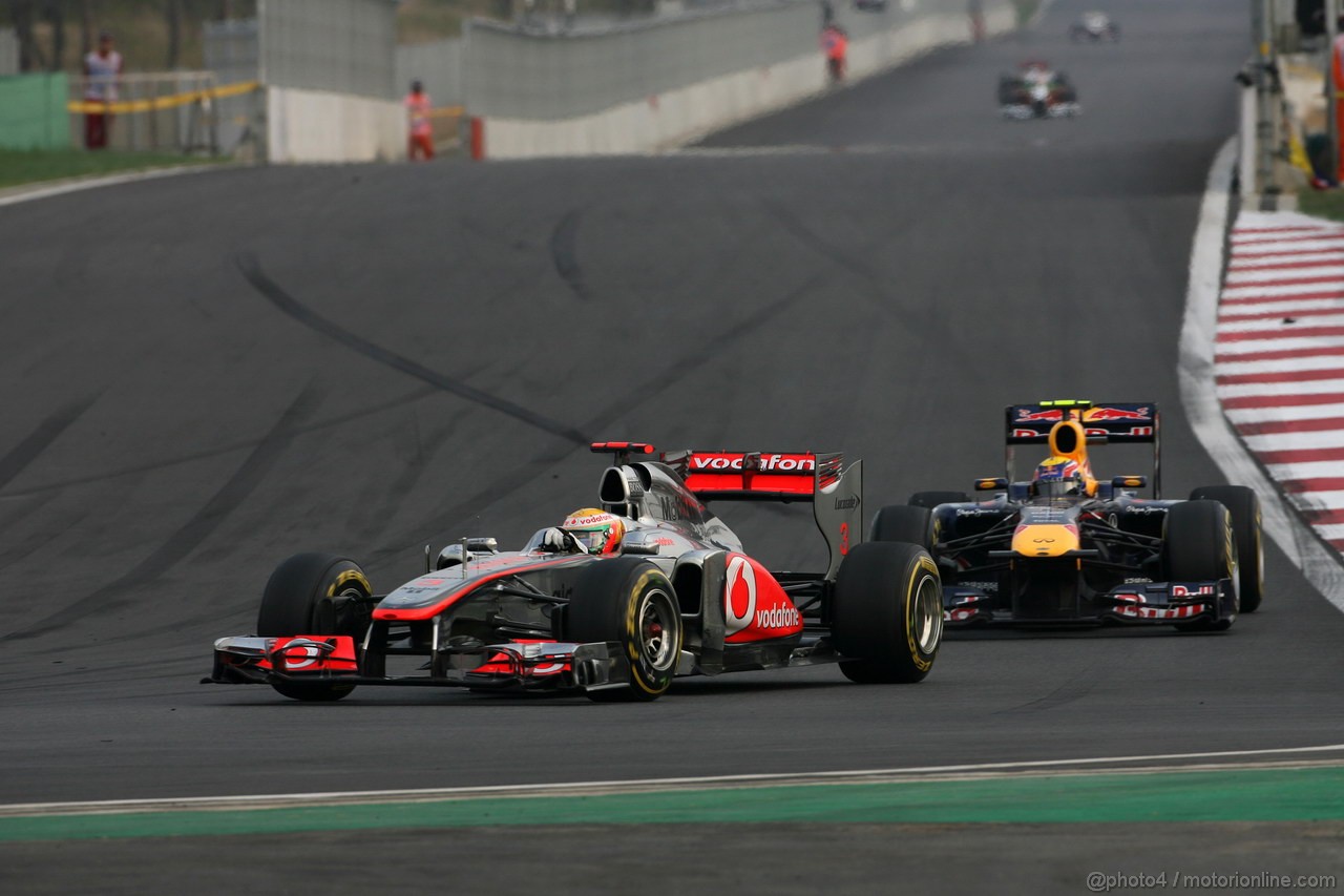 GP KOREA, 16.10.2011- Gara, Lewis Hamilton (GBR), McLaren  Mercedes, MP4-26 e Mark Webber (AUS), Red Bull Racing, RB7 