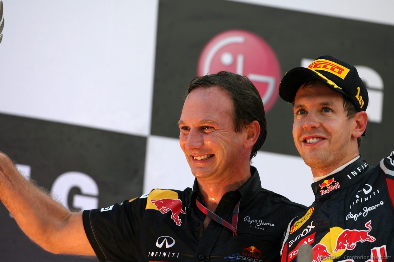 GP KOREA, 16.10.2011- Gara, Sebastian Vettel (GER), Red Bull Racing, RB7 vincitore e Christian Horner (GBR), Red Bull Racing, Sporting Director 