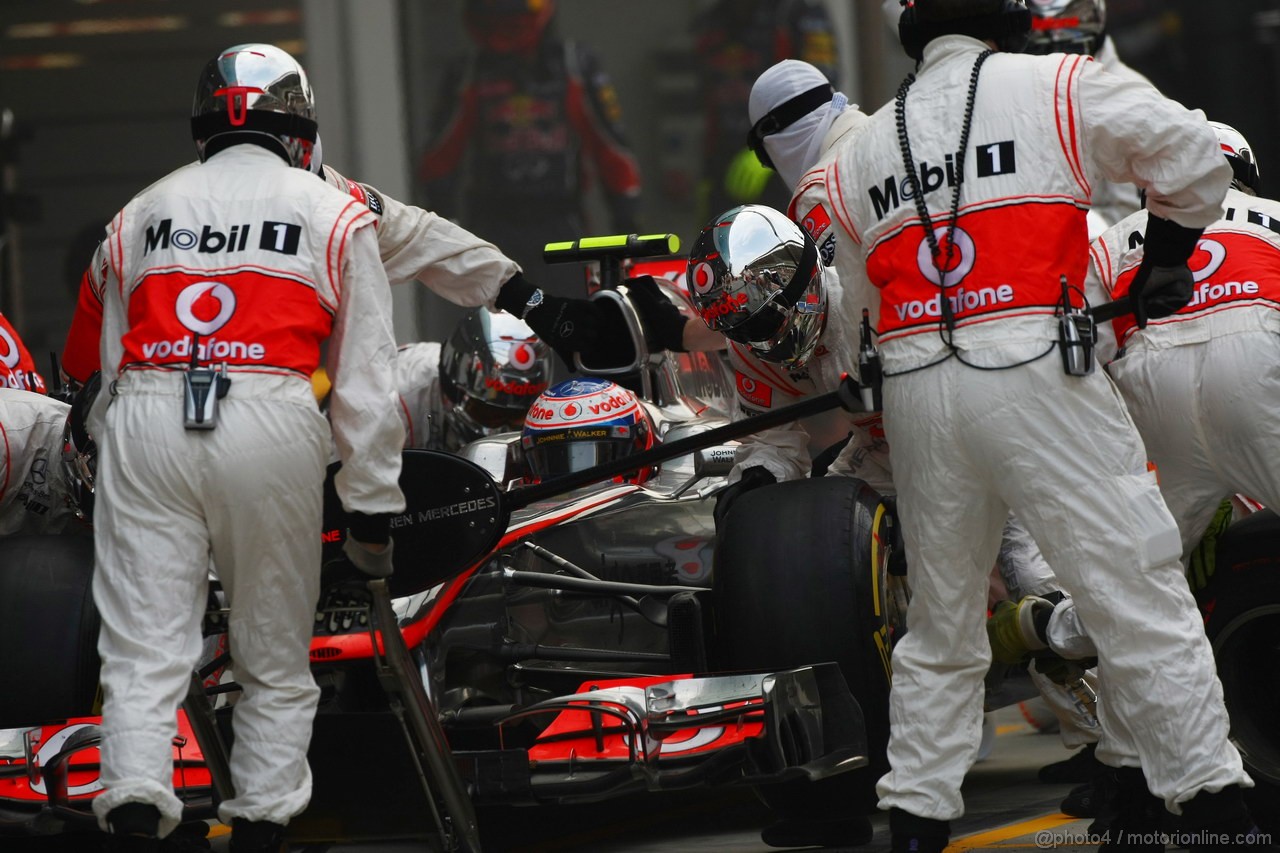 GP KOREA, 16.10.2011- Gara, Pit Stop, Jenson Button (GBR), McLaren  Mercedes, MP4-26 