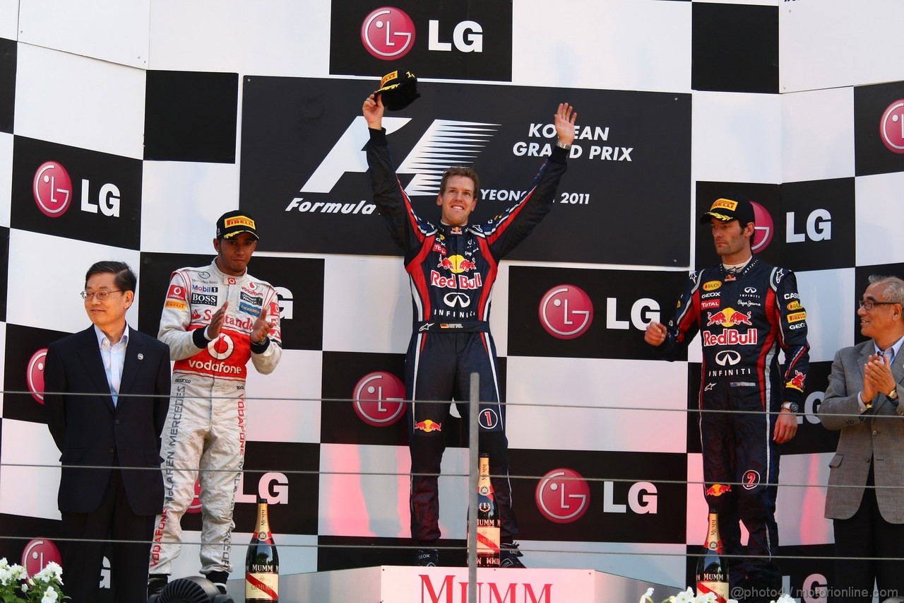 GP KOREA, 16.10.2011- Gara, Sebastian Vettel (GER), Red Bull Racing, RB7 vincitore, Lewis Hamilton (GBR), McLaren  Mercedes, MP4-26 secondo e Mark Webber (AUS), Red Bull Racing, RB7 terzo 