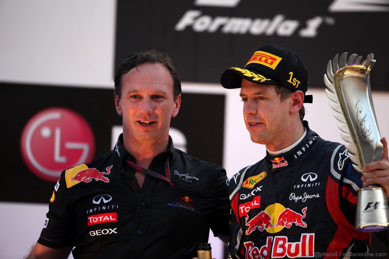GP KOREA, 16.10.2011- Gara, Sebastian Vettel (GER), Red Bull Racing, RB7 vincitore e Christian Horner (GBR), Red Bull Racing, Sporting Director 