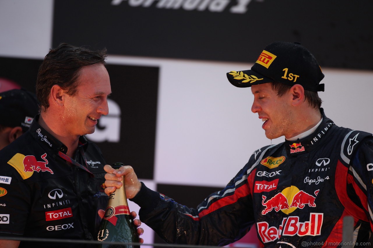 GP KOREA, 16.10.2011- Gara, Sebastian Vettel (GER), Red Bull Racing, RB7 vincitore e Christian Horner (GBR), Red Bull Racing, Sporting Director 