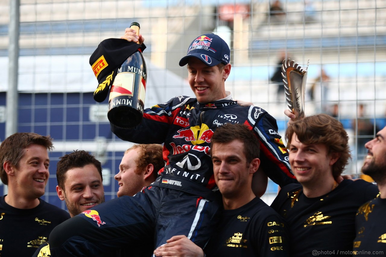 GP KOREA, 16.10.2011- Festeggiamenti, Sebastian Vettel (GER), Red Bull Racing, RB7 vincitore