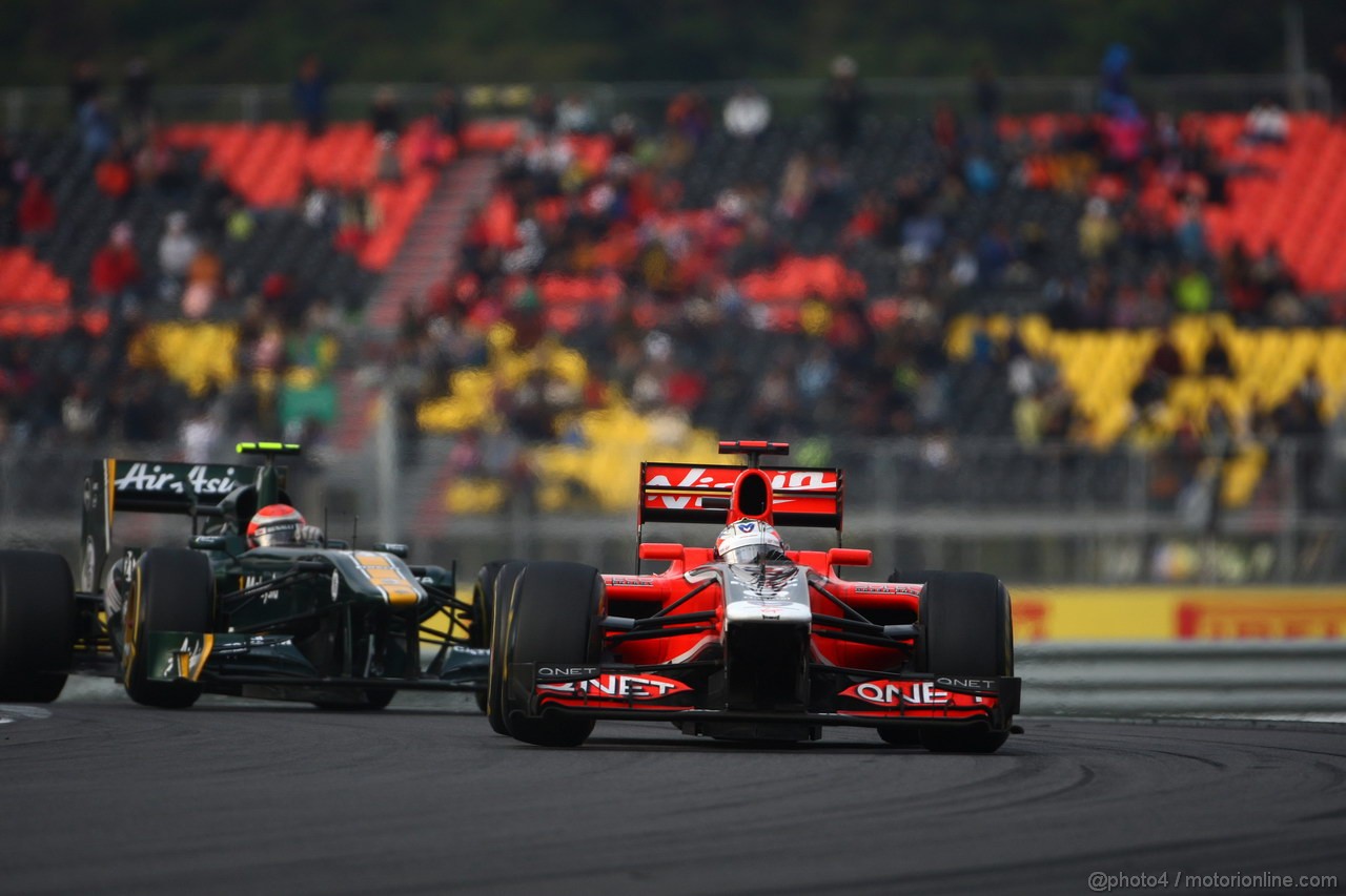 GP KOREA, 16.10.2011- Gara, Timo Glock (GER), Marussia Virgin Racing VR-02 e Jarno Trulli (ITA), Team Lotus, TL11