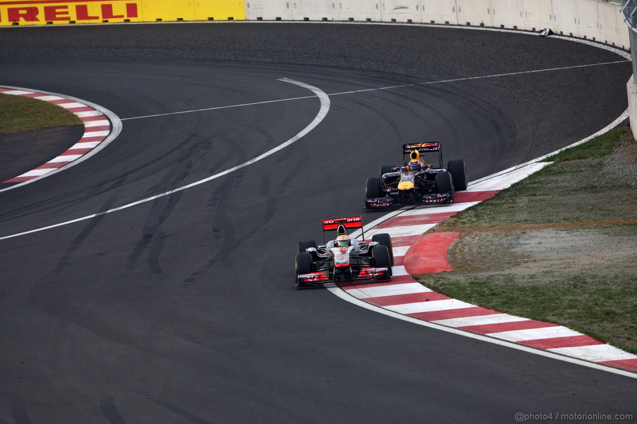 GP KOREA, 16.10.2011- Gara, Lewis Hamilton (GBR), McLaren  Mercedes, MP4-26 e Mark Webber (AUS), Red Bull Racing, RB7 
