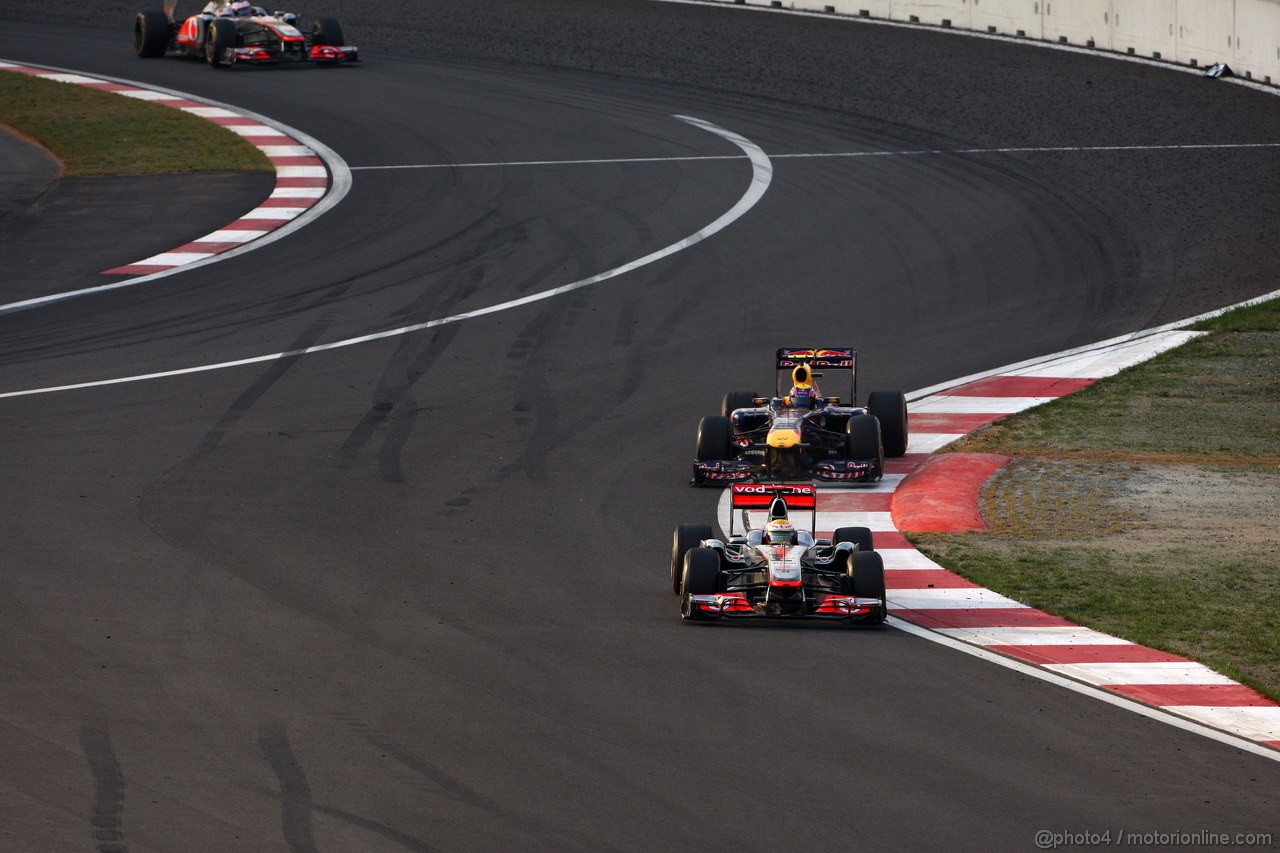 GP KOREA, 16.10.2011- Gara, Lewis Hamilton (GBR), McLaren  Mercedes, MP4-26 e Mark Webber (AUS), Red Bull Racing, RB7 