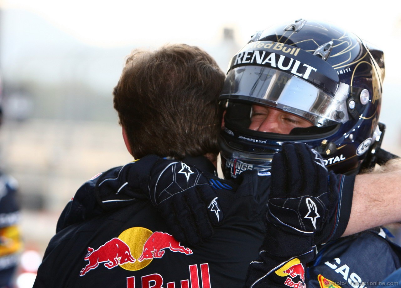 GP KOREA, 16.10.2011- Gara, Sebastian Vettel (GER), Red Bull Racing, RB7 vincitore e Christian Horner (GBR), Red Bull Racing, Sporting Director 