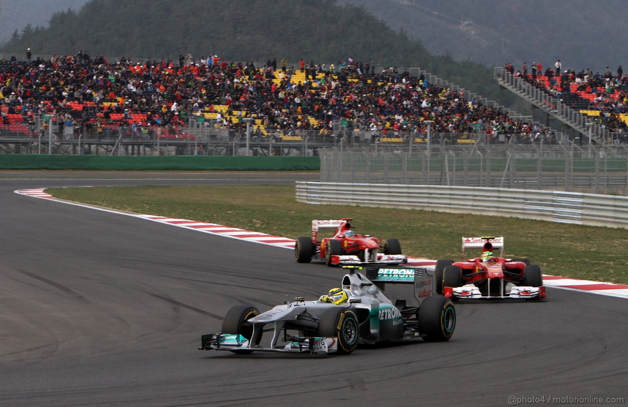 GP KOREA, 16.10.2011- Gara, Nico Rosberg (GER), Mercedes GP Petronas F1 Team, MGP W02 davanti a Felipe Massa (BRA), Ferrari, F-150 Italia e Fernando Alonso (ESP), Ferrari, F-150 Italia 
