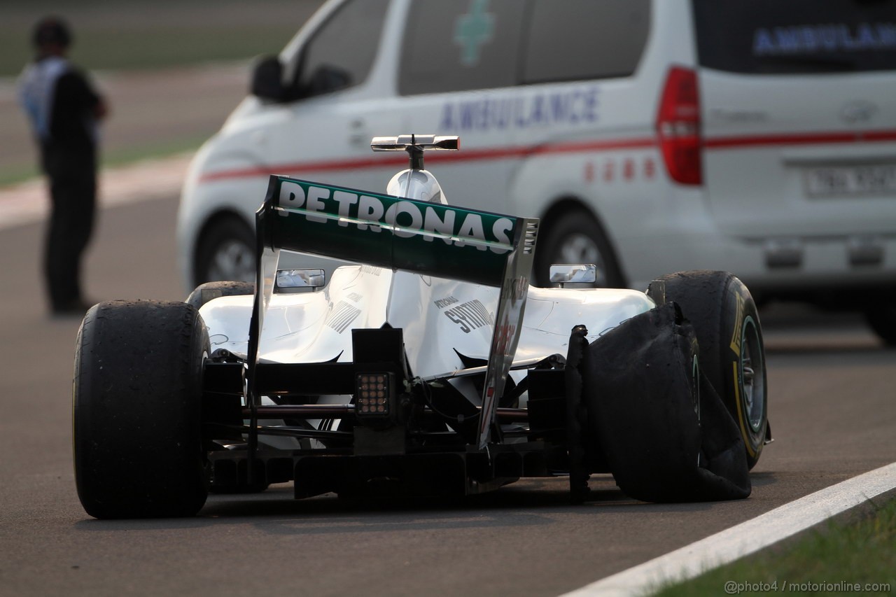 GP KOREA, 16.10.2011- Gara, Crash, Michael Schumacher (GER), Mercedes GP Petronas F1 Team, MGP W02 