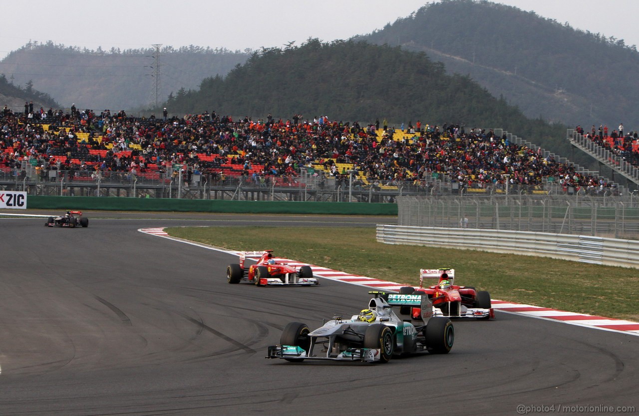GP KOREA, 16.10.2011- Gara, Nico Rosberg (GER), Mercedes GP Petronas F1 Team, MGP W02 davanti a Felipe Massa (BRA), Ferrari, F-150 Italia 