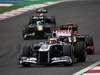 GP KOREA, 16.10.2011- Gara, Rubens Barrichello (BRA), Williams FW33 davanti a Bruno Senna (BRA), Lotus Renault GP R31 