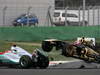 GP KOREA, 16.10.2011- Gara, Crash, Michael Schumacher (GER), Mercedes GP Petronas F1 Team, MGP W02 e Vitaly Petrov (RUS), Lotus Renault GP, R31