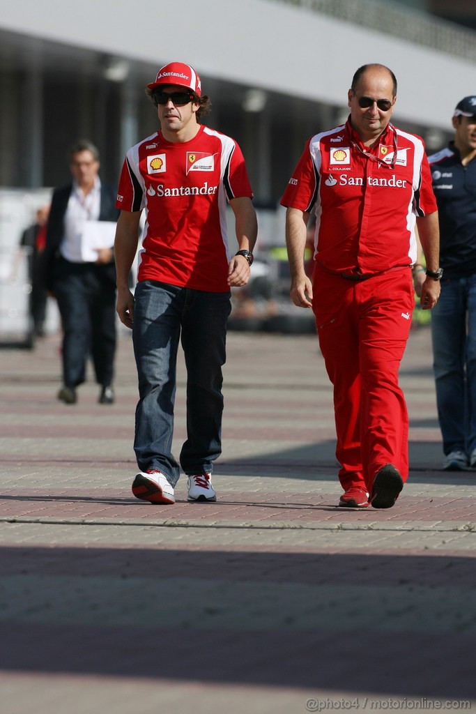 GP KOREA, 13.10.2011- Fernando Alonso (ESP), Ferrari, F-150 Italia e Luca Colajanni(ITA), Ferrari, Press Officer