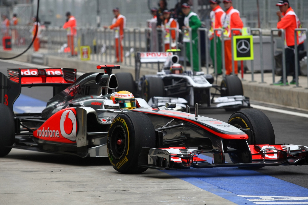 GP KOREA, 15.10.2011- Prove Libere 3, Sabato, Lewis Hamilton (GBR), McLaren  Mercedes, MP4-26 e Pastor Maldonado (VEN), Williams FW33 