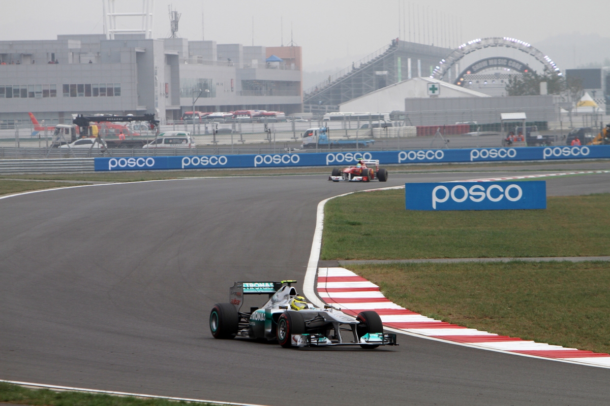 GP KOREA, 15.10.2011- Prove Libere 3, Sabato, Nico Rosberg (GER), Mercedes GP Petronas F1 Team, MGP W02 davanti a Fernando Alonso (ESP), Ferrari, F-150 Italia 
