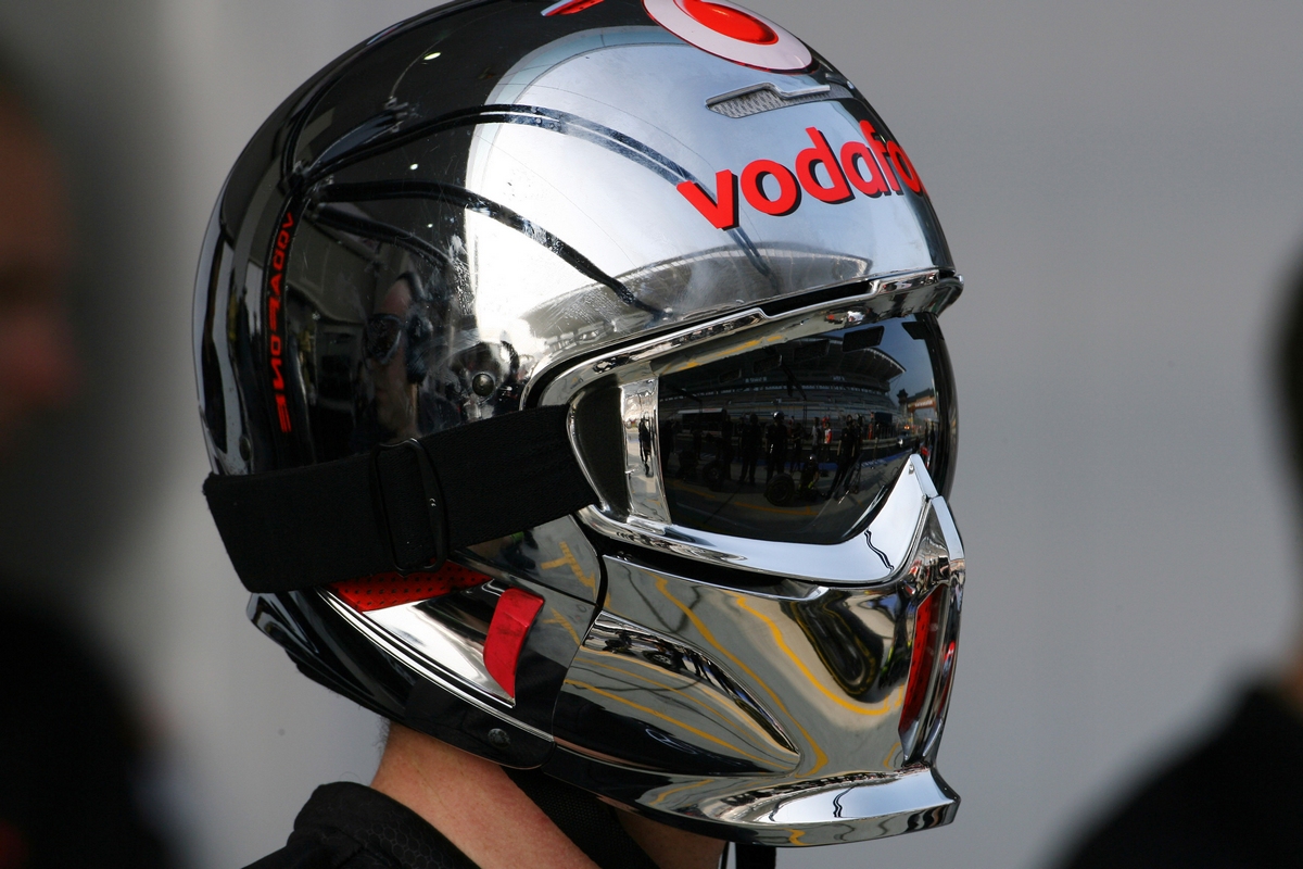 GP KOREA, 15.10.2011- Mechanic McLaren  Mercedes