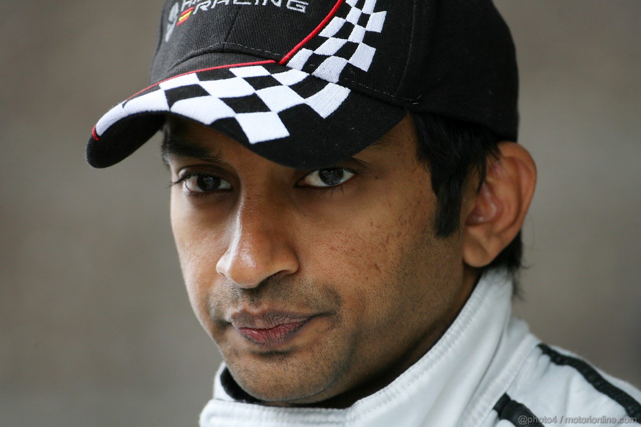 GP KOREA, 14.10.2011- Prove Libere 1, Venerdi', Narain Karthikeyan (IND), Test Driver,  HRT Formula One Team 