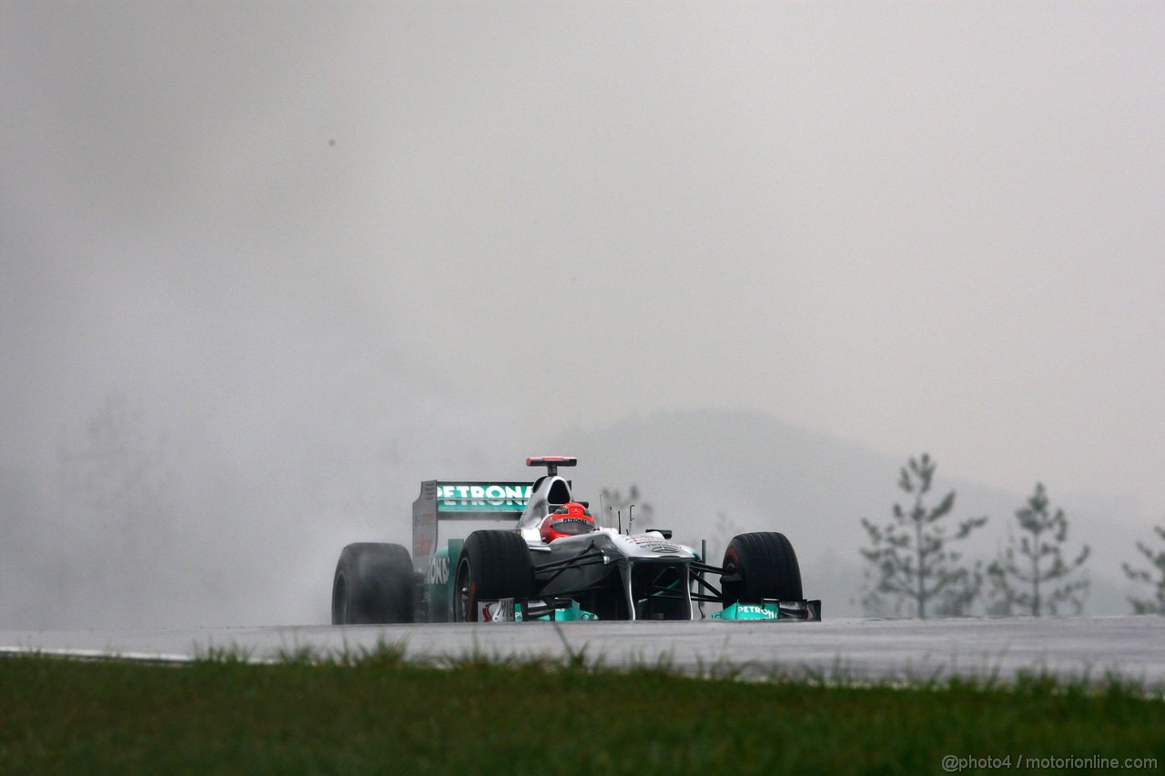 GP KOREA, 14.10.2011- Prove Libere 1, Venerdi', Michael Schumacher (GER), Mercedes GP Petronas F1 Team, MGP W02