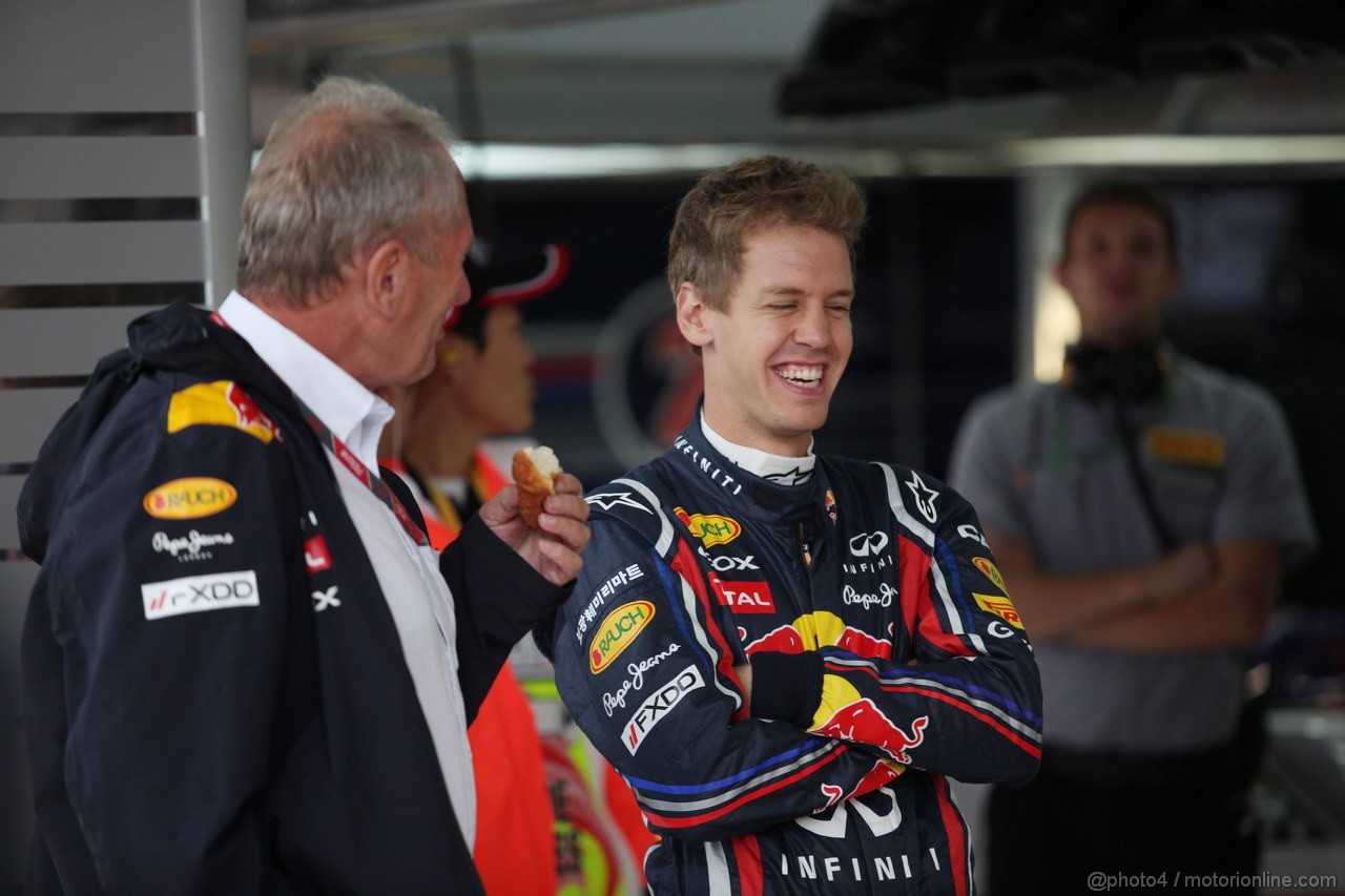 GP KOREA, 14.10.2011- Prove Libere 1, Venerdi', Sebastian Vettel (GER), Red Bull Racing, RB7 e Helmut Marko (AUT), Red Bull Racing, Red Bull Advisor 