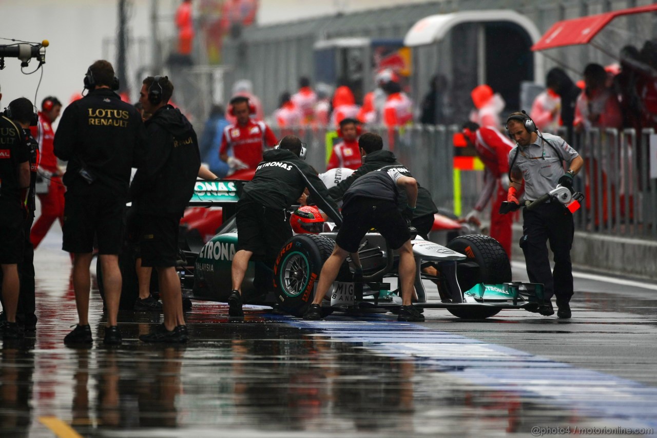 GP KOREA, 14.10.2011- Prove Libere 1, Venerdi', Michael Schumacher (GER), Mercedes GP Petronas F1 Team, MGP W02