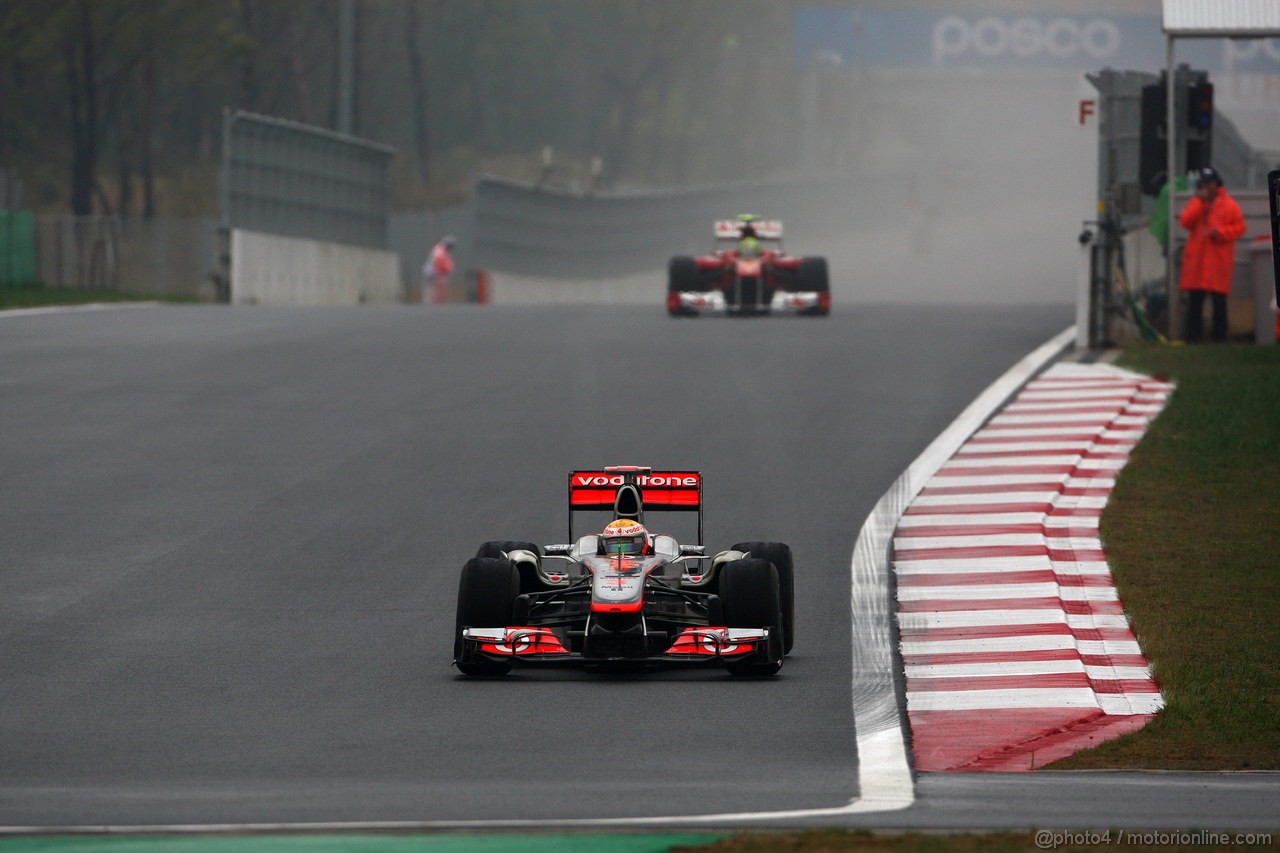 GP KOREA, 14.10.2011- Prove Libere 2, Venerdi', Lewis Hamilton (GBR), McLaren  Mercedes, MP4-26 davanti a Felipe Massa (BRA), Ferrari, F-150 Italia 